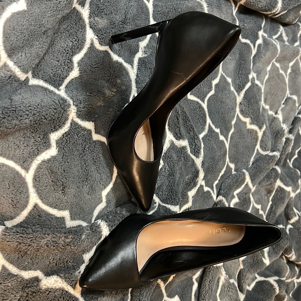 only worn once! size 8, aldo, black